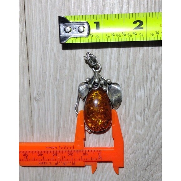 Beautiful Vintage Sterling Silver Amber Pendant - Delicate Vine Detailing - Picture 9 of 11